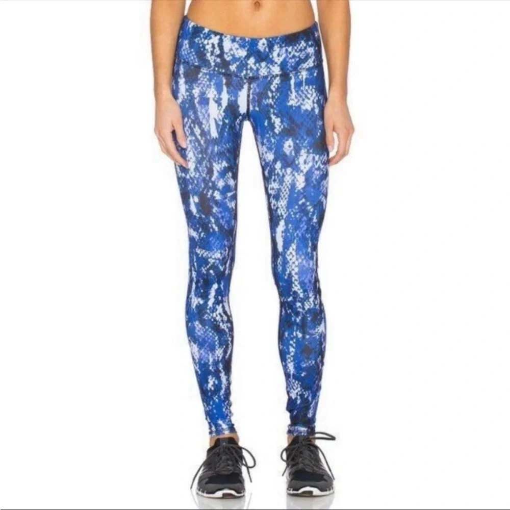 Alo Yoga | Airbrush Leggings in Electric Blue Python Size Large